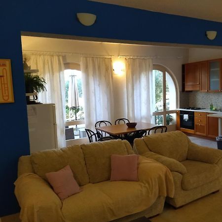 Holiday Home With Free Parking By The Beach Brela Esterno foto