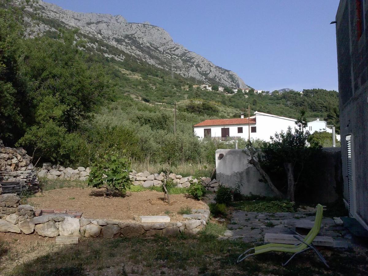 Holiday Home With Free Parking By The Beach Brela Esterno foto