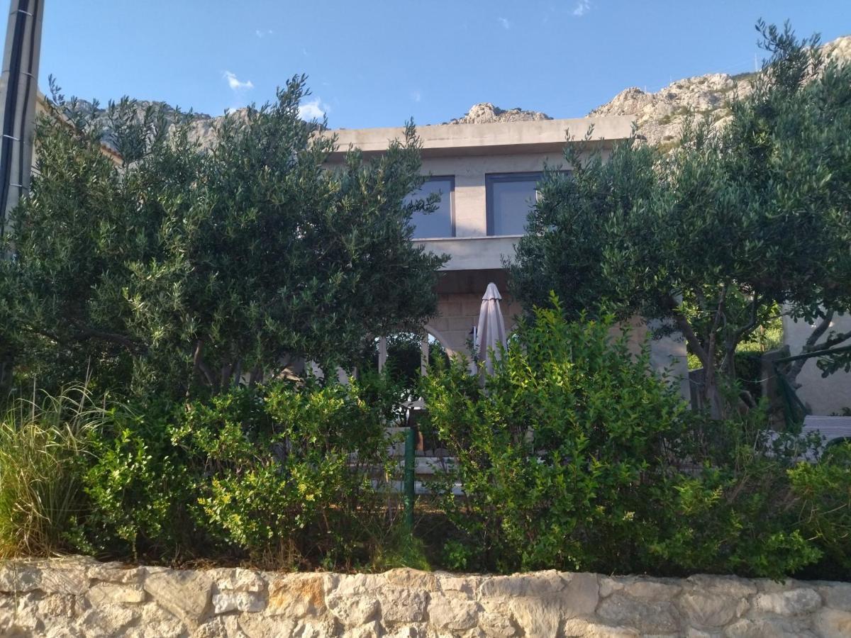 Holiday Home With Free Parking By The Beach Brela Esterno foto