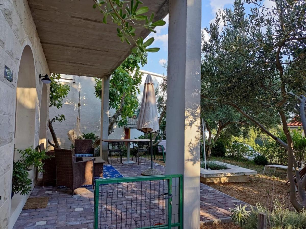 Holiday Home With Free Parking By The Beach Brela Esterno foto
