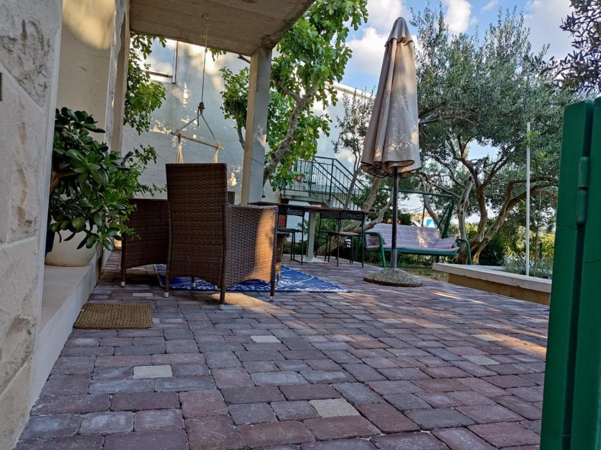 Holiday Home With Free Parking By The Beach Brela Esterno foto