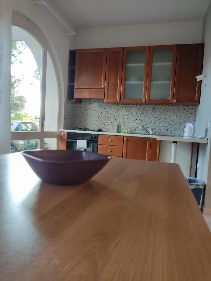 Holiday Home With Free Parking By The Beach Brela Esterno foto