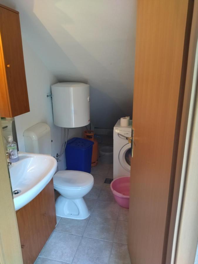 Holiday Home With Free Parking By The Beach Brela Esterno foto